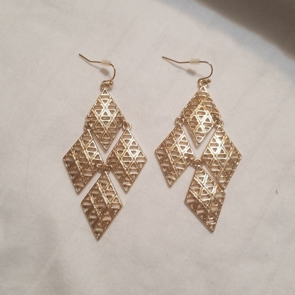 Avon Jewelry - 🍁2/$12 Diamond Shape Chandelier Earrings🍁